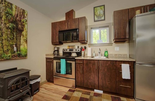 Port Renfrew Cabin | Explorers Retreat Private Sauna - Pet Friendly