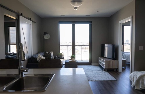 Kitchener Condo | Exquisite 2 Bedrooms /2 Bathrooms Condos