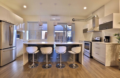 Old Montreal Condo | Exquisite condo in lovely Old Montréal with private terrace