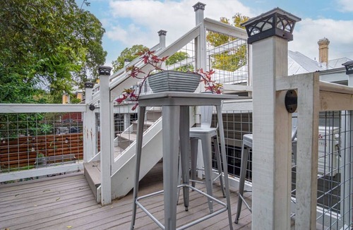 King William House | Exquisite Studio Guesthouse Near Downtown s Core