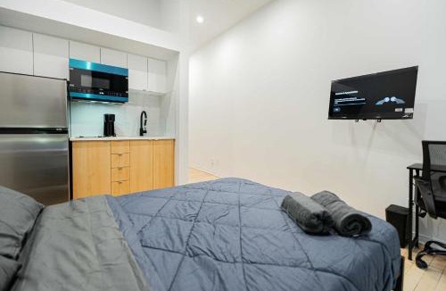 Montreal Apartment | Fabulous Studio with FREE Parking near Montreal Downtown