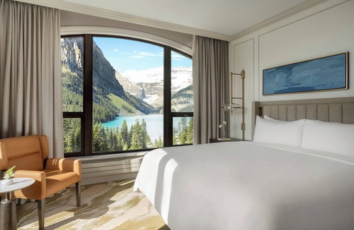 Lake Louise Hotel | Fairmont Chateau Lake Louise