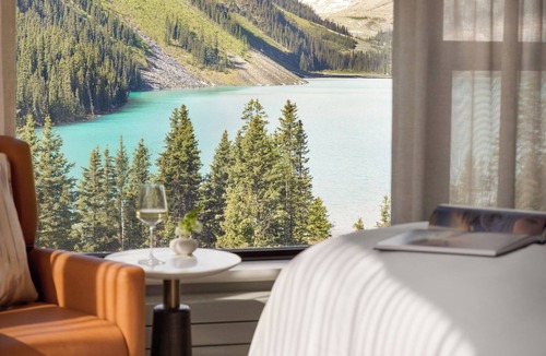 Lake Louise Hotel | Fairmont Chateau Lake Louise