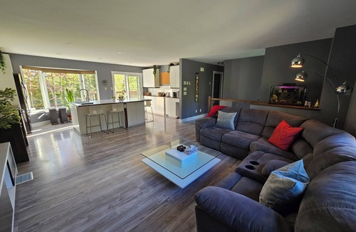 Fall River House | Fall River Haven Pet Friendly. Full kitchen, and bathroom with socker tub.