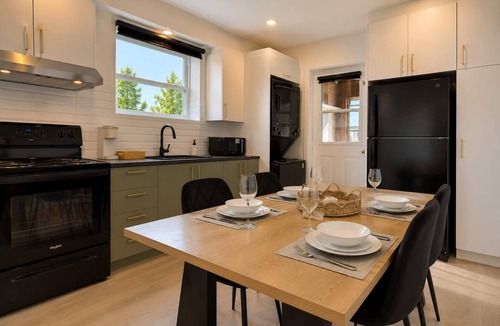 Maizerets Apartment | Familles & Groups | 3 Bedrooms for 8 | A/C | U9