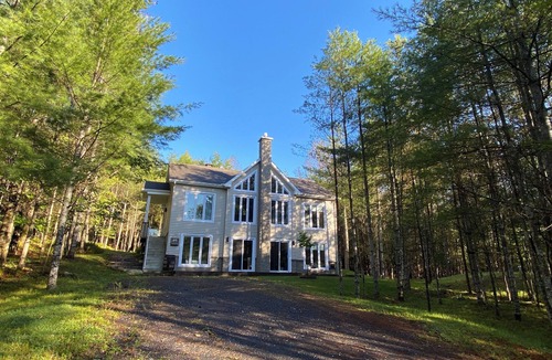 Georgeville Ski Chalet | Family chalet in the woods, rental 31 nights+, sleeps 12
