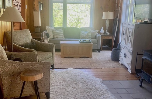 Rawdon Cottage | Family cottage remote work haven. Starlink. Ski hill, trails, and Nordic spa.