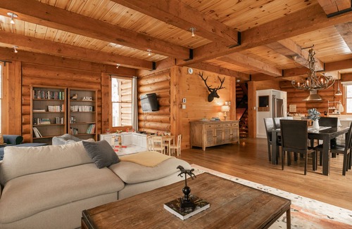 Lac Superieur Village Cabin | Family Dream Chalet Climbing wall Spa Foyer