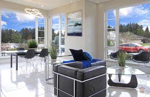 Burnaby House | Family Friendly 3 Bed Rooms house The Chateau - ST No. 00177094