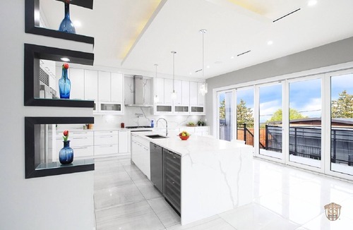 Burnaby House | Family Friendly 4 Bed Rooms house The Chateau - ST No. 00177094