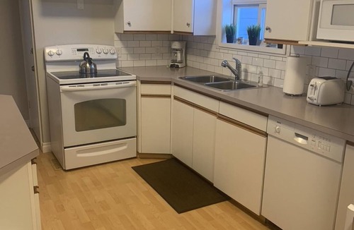 Cardston House | Family Friendly Cardston (whole house)!