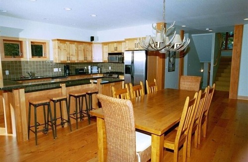 Golden House | Family Friendly Luxury 3500sft 5b/5b at Kicking Horse Resort