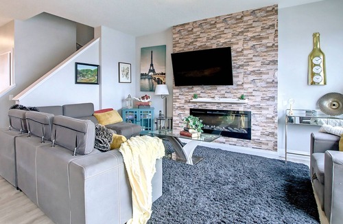 Southeast Edmonton House | ☆FAMILY FRIENDLY☆ Spacious☆ Chic 4BDRM✔Airport⚡WiFi🔥Fireplace