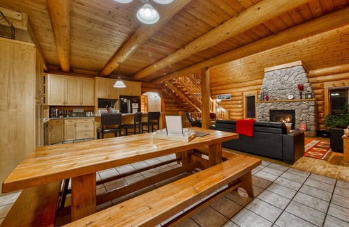 Sunburst Estates Cabin | Family Friendly True Log Home experience
