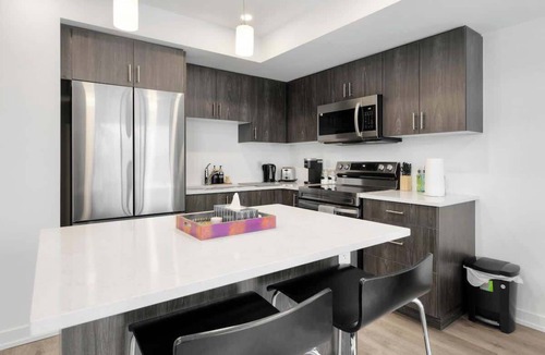 Welland House | Family Friendly Waterfront 3BR House Sleeps 8