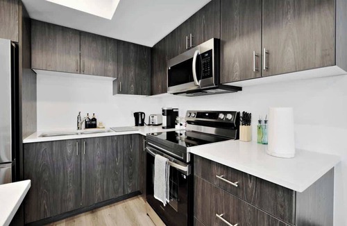 Welland House | Family Friendly Waterfront 3BR House Sleeps 8