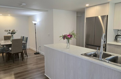 Canyon Heights House | Family Home Near Nature & City