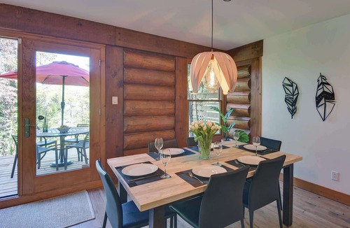 Lac Superieur Village Ski Chalet | Family Lake Access Chalet w/Spa