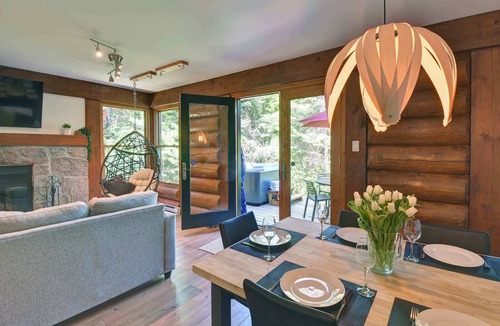Lac Superieur Village Ski Chalet | Family Lake Access Chalet w/Spa
