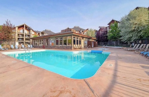 Invermere Apartment | Family Mountain Condo | 5 min walk to beach | Pool