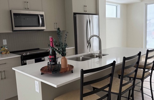 Southwest Edmonton House | Family Retreat:Fireplace, Garage Parking, Edmonton