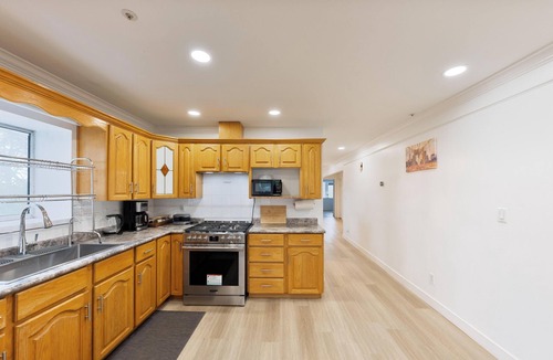Sunset House | Family Retreat sleeps 12/Near YVR Airport/Downtown/Bright & Spacious 2000 SF