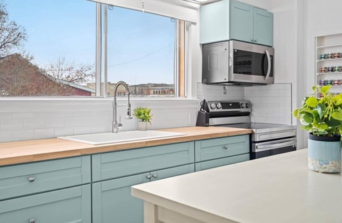 Drumheller House | Family Retreat w/Backyard, BBQ & Play Area