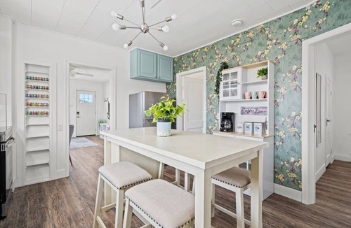 Drumheller House | Family Retreat w/Backyard, BBQ & Play Area