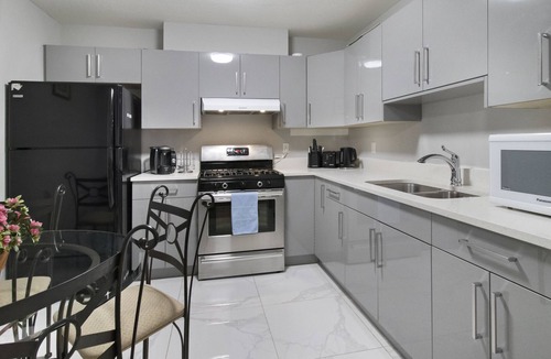 Newton House | Family sized Beautiful 2-bed suite- Close to major attractions