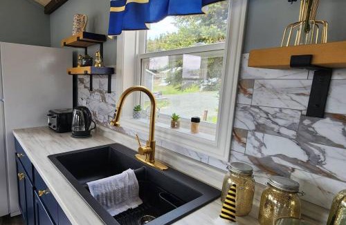 Twillingate House | Family Ties Vacation Home - Rossy House