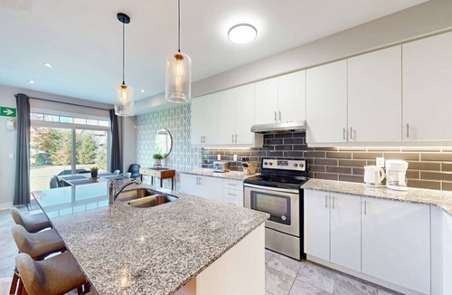 The Blue Mountains Villa | Family Townhome w/Summer Pool