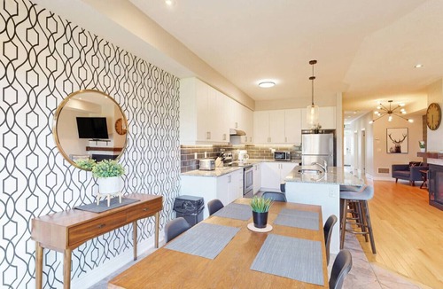 The Blue Mountains Villa | Family Townhome w/Summer Pool