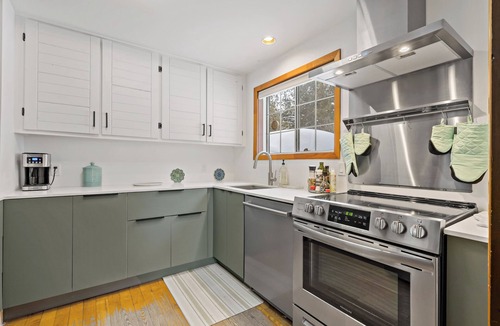 Mont-Tremblant Cottage | Fantastic 4-bedroom cottage close to skiing and shopping in Mont-Tremblant