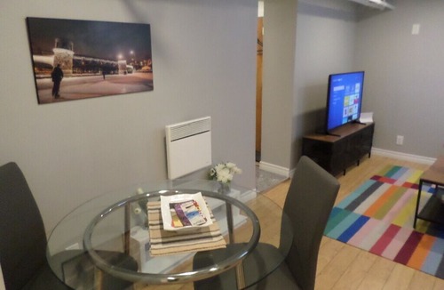 Centretown Apartment | Fantastic & Modern Downtown 1-Bed Basement Apt. Parking, WiFi & Netflix included