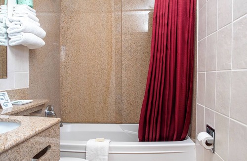 Sarnia Hotel | Fauld's Motel