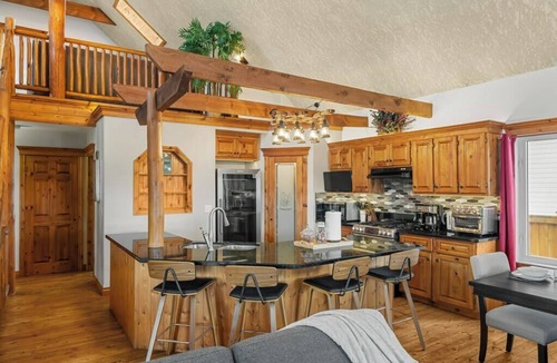 Sylvan Lake House | Fern & Pine | 4BR Retreat w/Games & Spacious Yard