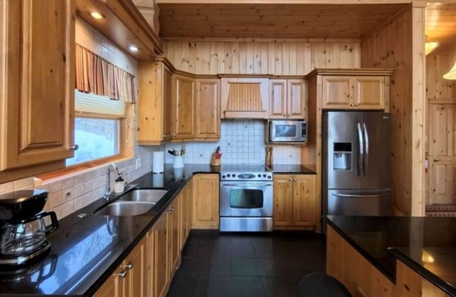 Fiddler Lake Resort Ski Chalet | Fiddler Lake 72 | Private spa, pool table & Pool