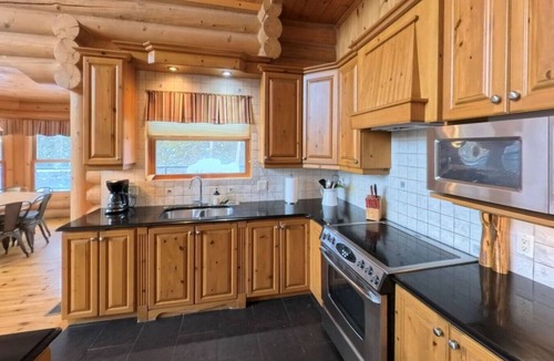 Fiddler Lake Resort Ski Chalet | Fiddler Lake 72 | Private spa, pool table & Pool