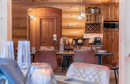 Fiddler Lake Resort House | Fiddler Lake Resort - Bear 14