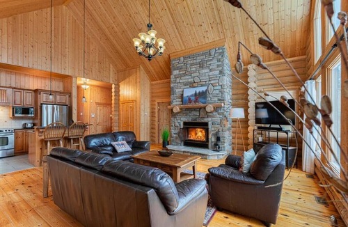 Fiddler Lake Resort House | Fiddler Lake Resort - Deer 30
