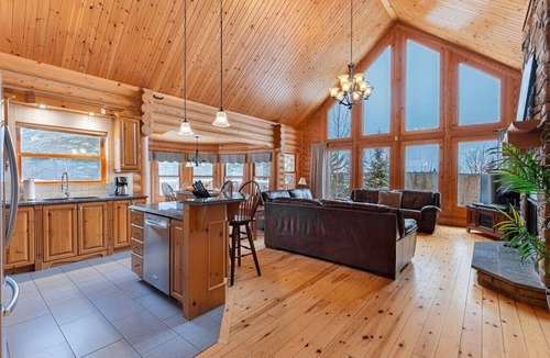 Fiddler Lake Resort House | Fiddler Lake Resort - Deer 90