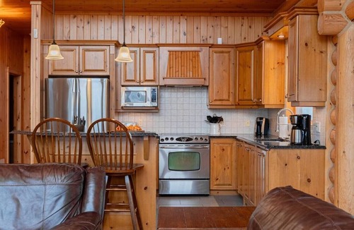 Fiddler Lake Resort House | Fiddler Lake Resort - Deer 90