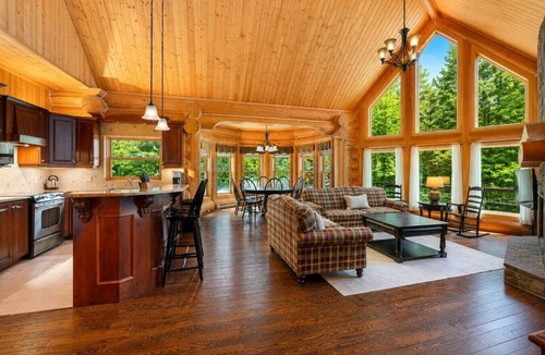 Fiddler Lake Resort Cabin | Fiddler Lake Resort: Cozy Chalet + Hot Tub