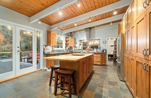 West Vancouver House | MAJOR INTERNATIONAL SPORTING EVENT 2026 Rental | Spacious West Vancouver Estate