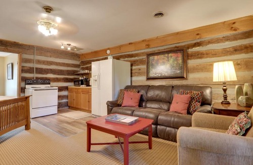 Townsend Apartment | Fire Pit & Deck! Cozy Smoky Mtn Retreat on River