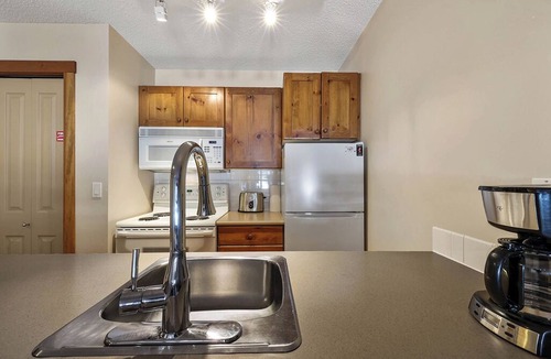 Sun Peaks Condo | Fireside Lodge 210: Delightful 2BDRM, Pet Friendly Condo w/Shared Hot Tub