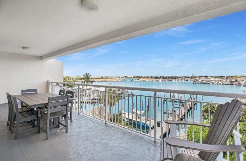 Meadows House | Florida - Spacious Updated Waterfront Condo 2x2 Pool Dock