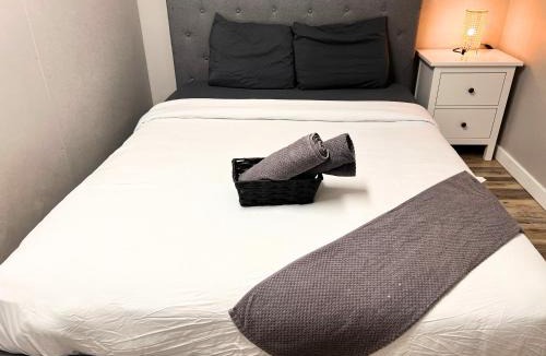 West Edmonton House | Flowealth Suites - Private Rooms Near West Edmonton Mall