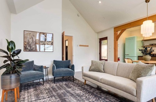 Ucluelet House | Fogged Inn Cabin
