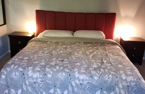 Fort Saskatchewan Apartment | Fort Saskatchewan fully furnished 3 bedroom suite.